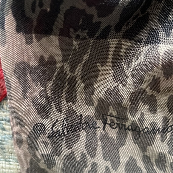 Silk and Cashmere Blend Leopard Long Scarf from Salvatore Ferragamo - Picture 6 of 8